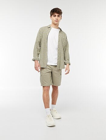 Bermudas com bolsos com abas