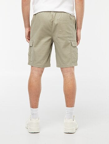 Bermudas com bolsos com abas
