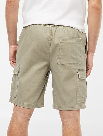Bermudas com bolsos com abas
