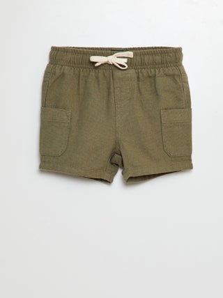 Bermudas com bolsos de chapa