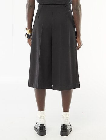 Bermudas com pregas de cintura subida