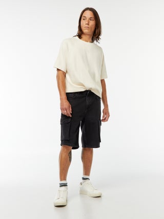 Bermudas com vários bolsos de ganga