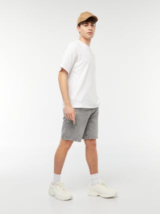Bermudas de ganga com rasgões de fantasia