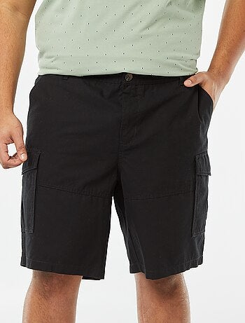 Bermudas de sarja com vários bolsos