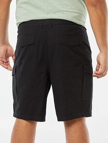 Bermudas de sarja com vários bolsos