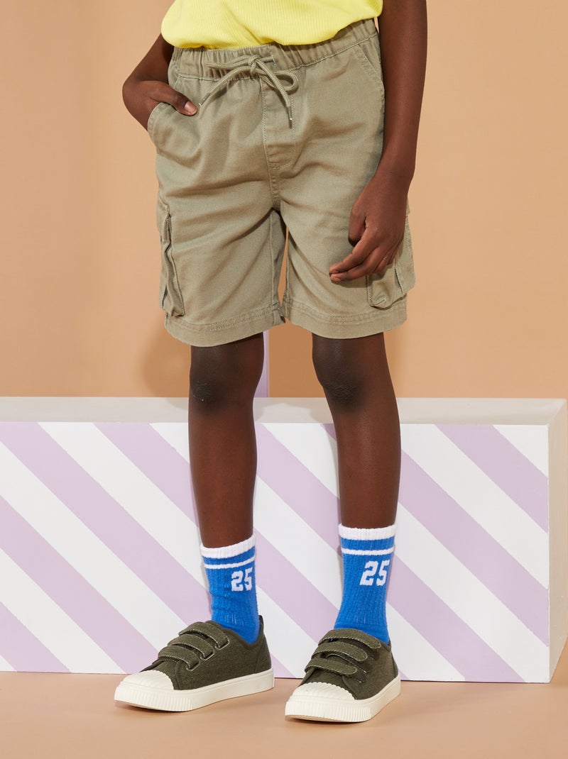 Bermudas direitas com bolsos laterais VERDE - Kiabi