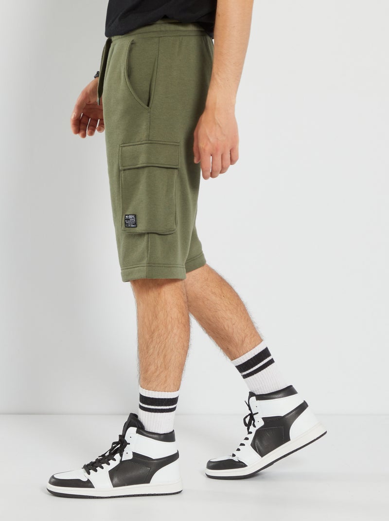 Bermudas em moletão com bolsos cargo VERDE - Kiabi