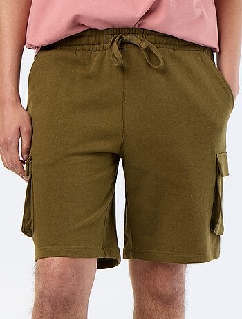 Bermudas em moletão leve com bolsos de aba