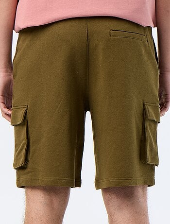 Bermudas em moletão leve com bolsos de aba