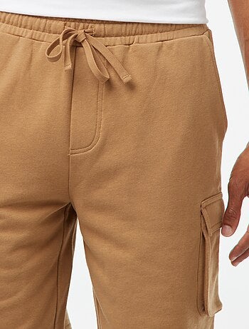 Bermudas em moletão leve com vários bolsos