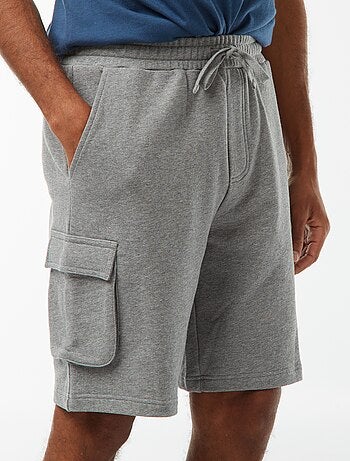 Bermudas em moletão leve com vários bolsos