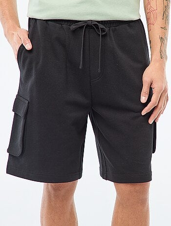 Bermudas em moletão leve com vários bolsos