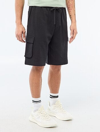 Bermudas em moletão leve com vários bolsos