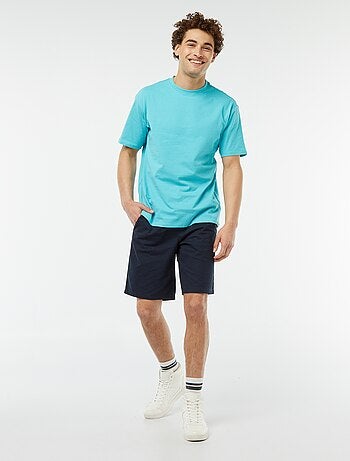 Bermudas em sarja lisa