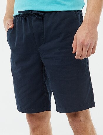 Bermudas em sarja lisa
