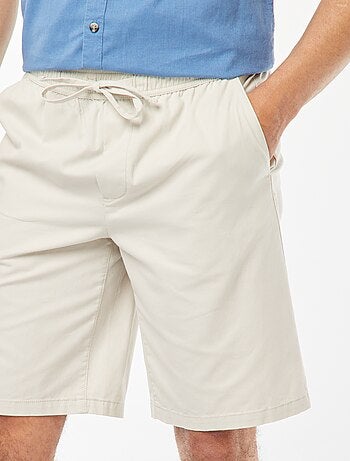 Bermudas em sarja lisa