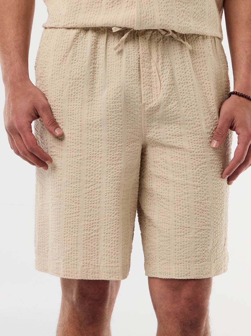 Bermudas em tecido tipo crépon Bege - Kiabi