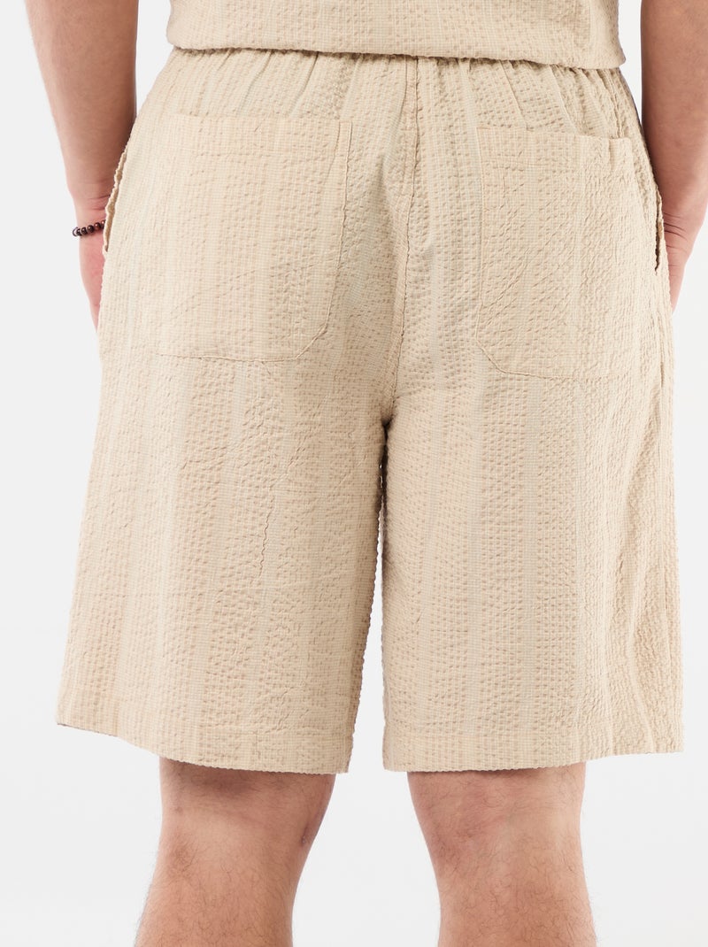 Bermudas em tecido tipo crépon Bege - Kiabi