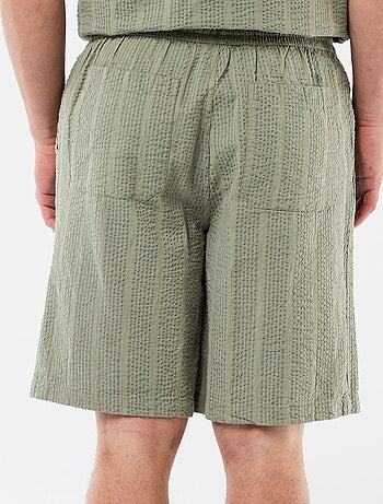 Bermudas em tecido tipo crépon