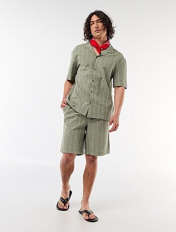 Bermudas em tecido tipo crépon