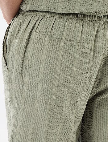 Bermudas em tecido tipo crépon