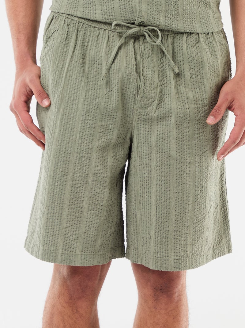 Bermudas em tecido tipo crépon Verde - Kiabi