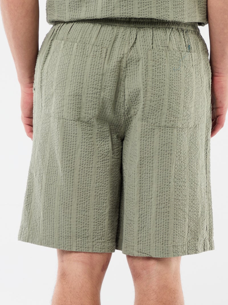Bermudas em tecido tipo crépon Verde - Kiabi