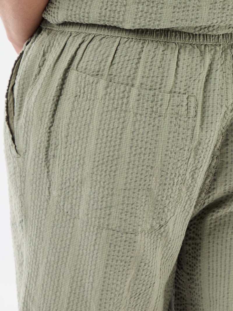 Bermudas em tecido tipo crépon Verde - Kiabi