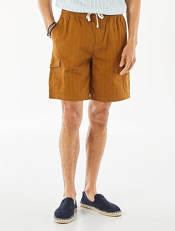 Bermudas em twill com vários bolsos