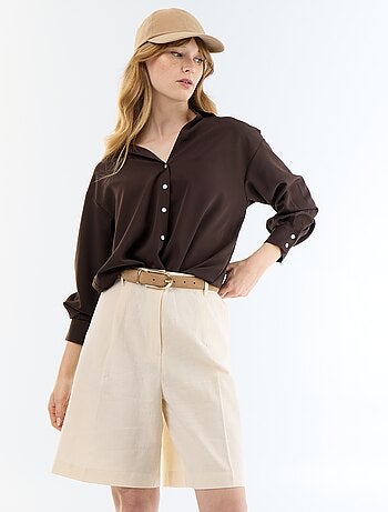 Bermudas largas em linho misto com pregas