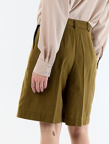 Bermudas largas em linho misto com pregas