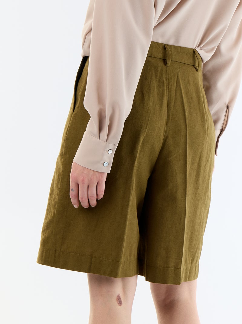 Bermudas largas em linho misto com pregas Caqui - Kiabi