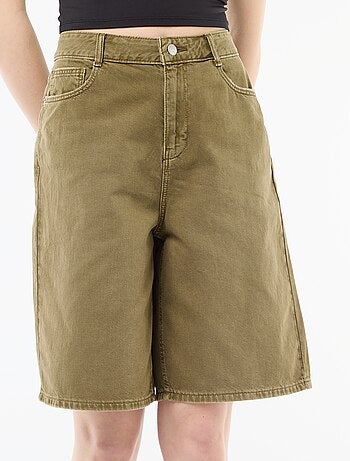 Bermudas largas em sarja
