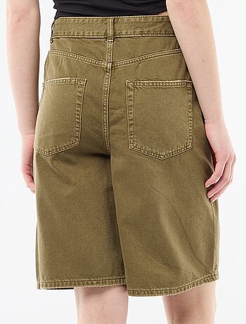 Bermudas largas em sarja
