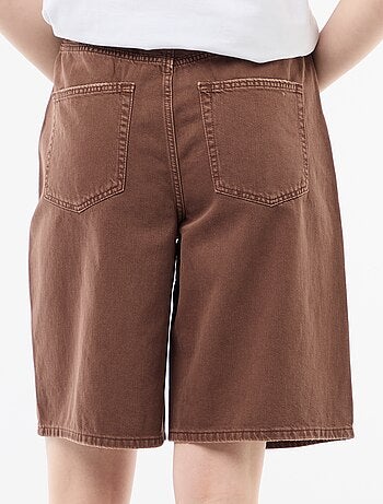 Bermudas largas em sarja