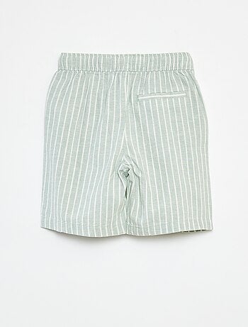 Bermudas leves às riscas