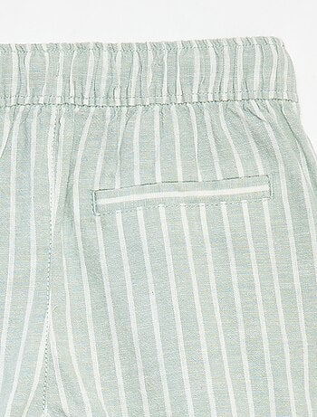 Bermudas leves às riscas