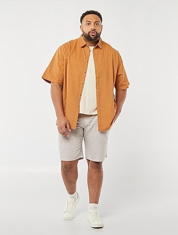 Bermudas leves em linho e algodão com cós elástico