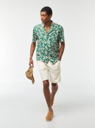 Bermudas lisas com bolsos