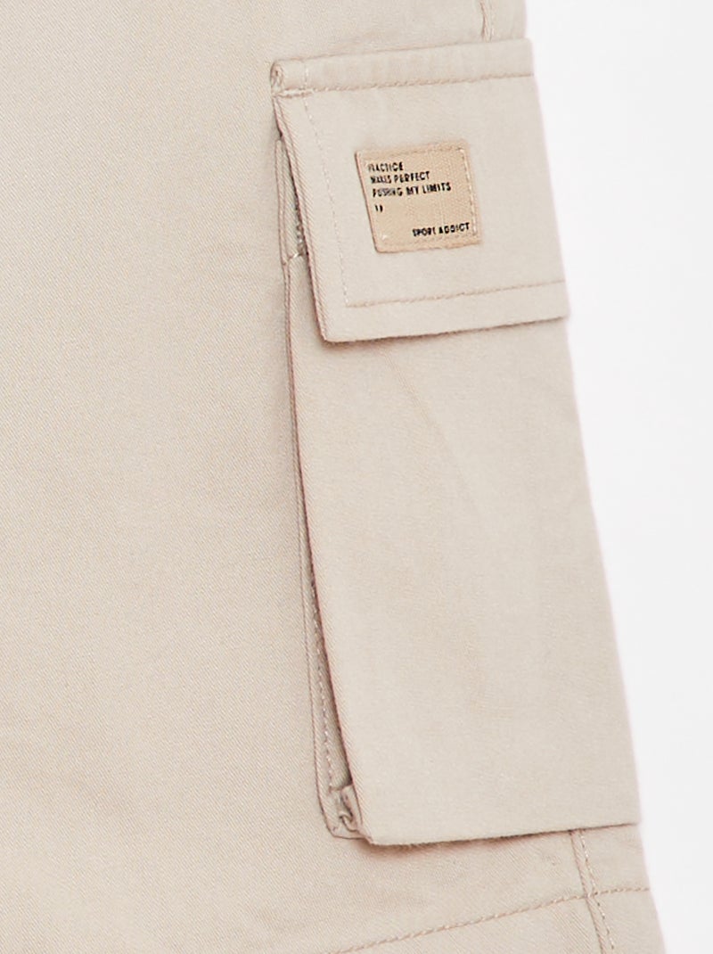 Bermudas lisas com bolsos com aba BEGE - Kiabi