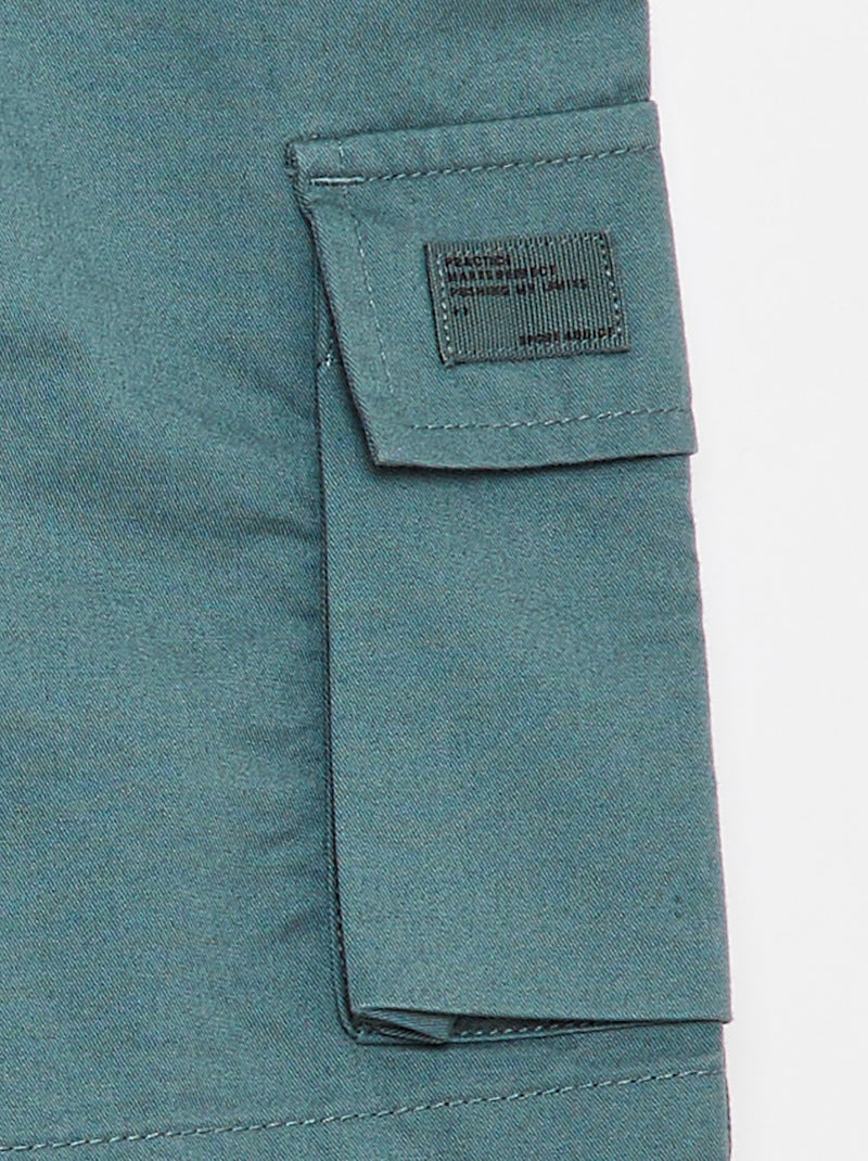 Bermudas lisas com bolsos com aba VERDE - Kiabi