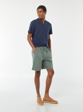 Bermudas lisas com bolsos