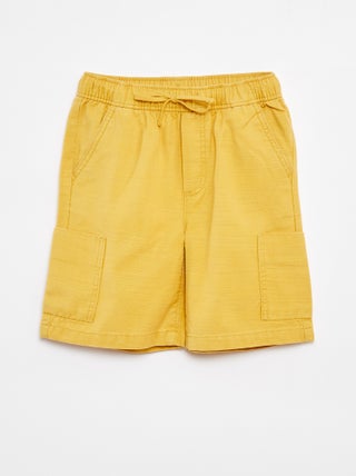 Bermudas lisas em sarja com bolsos