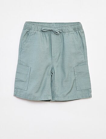 Bermudas lisas em sarja com bolsos