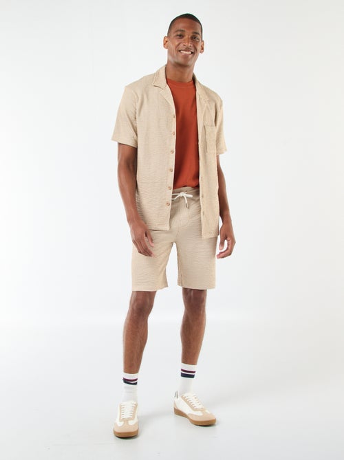 Bermudas material tipo crepe
às riscas - Kiabi Bermudas material tipo crepe
às riscas - Kiabi