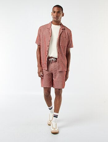 Bermudas material tipo crepe
às riscas