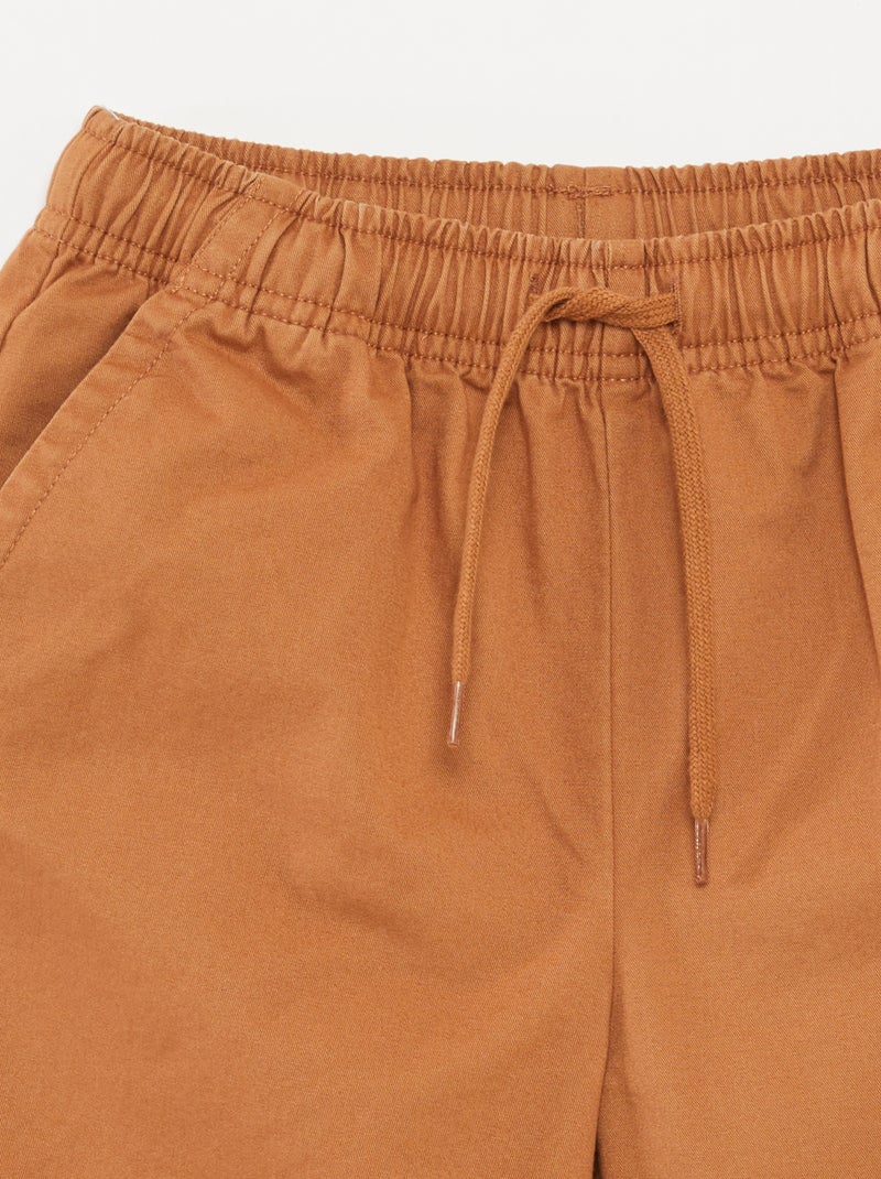 Bermudas tipo chino lisas CASTANHO - Kiabi