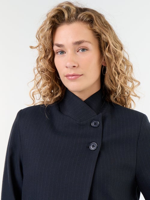 Blazer com gola subida e efeito cruzado - Kiabi Blazer com gola subida e efeito cruzado - Kiabi