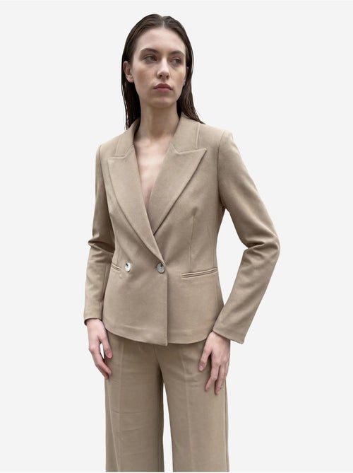 Blazer com gola xaile e botões my fashion - Kiabi Blazer com gola xaile e botões my fashion - Kiabi