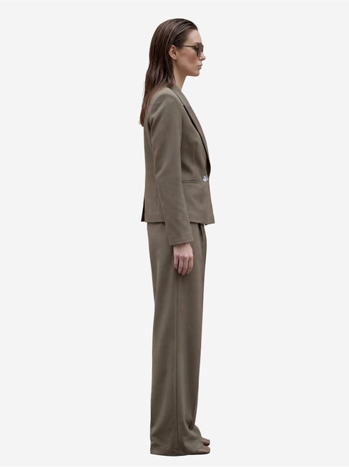 Blazer com gola xaile e botões my fashion - Kiabi Blazer com gola xaile e botões my fashion - Kiabi